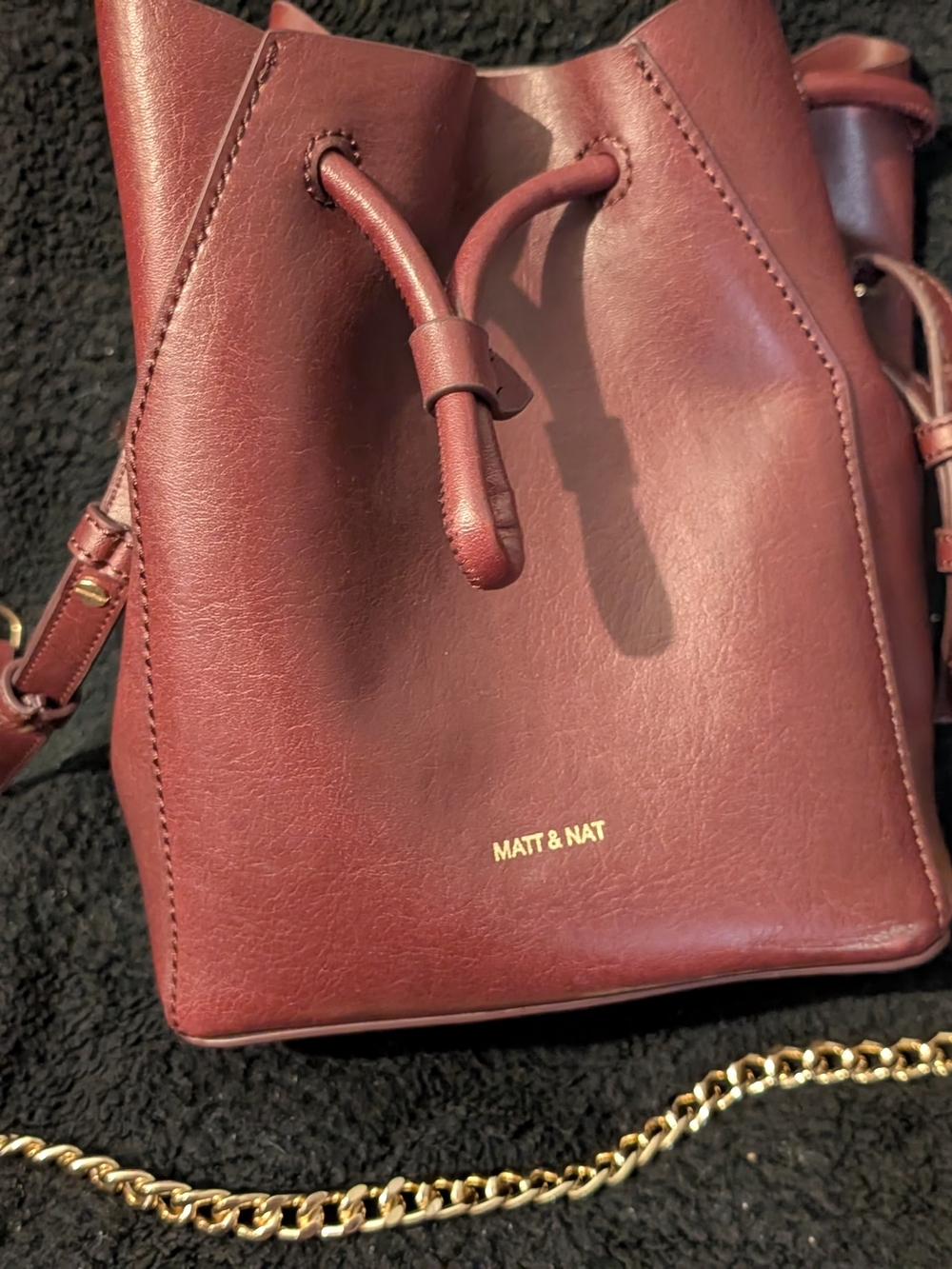 Matt & Nat Burgundy Drawstring Crossbody Bucket Bag with Gold Chain